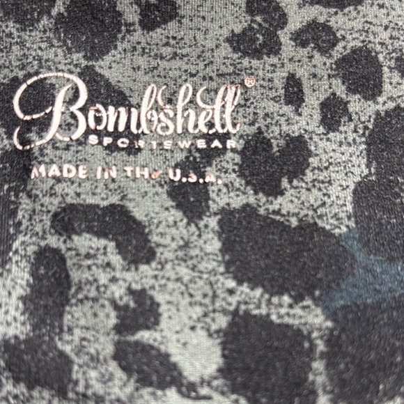 Bombshell sportswear women’s contour toggle shorts leopard scrunch adjustable - Picture 3 of 4